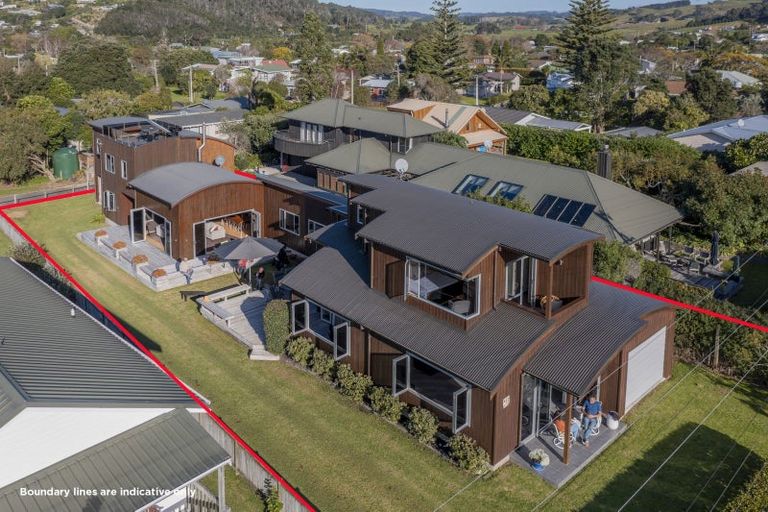 Photo of property in 17 Hahei Beach Road, Hahei, Whitianga, 3591