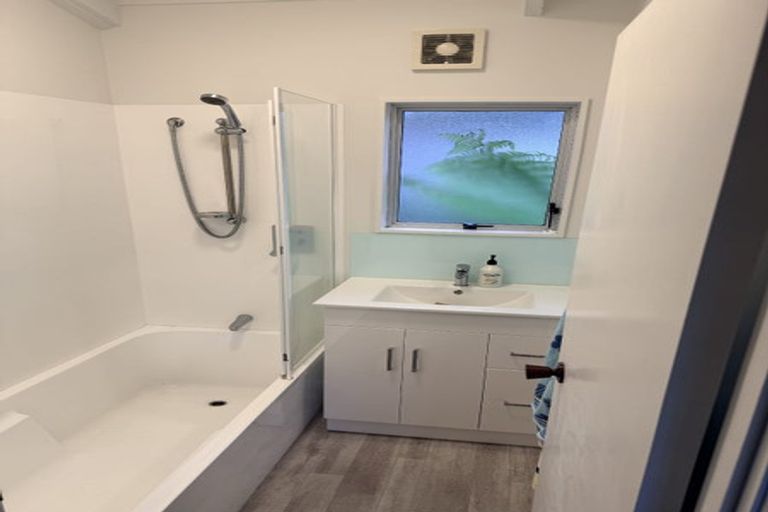 Photo of property in 21 William Hadlow Place, Hatfields Beach, Orewa, 0931