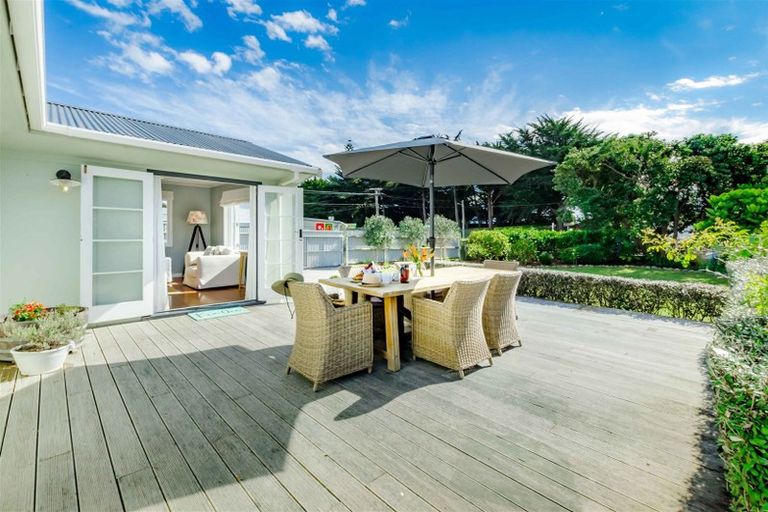 Photo of property in 1 Hemara Street, Waikanae Beach, Waikanae, 5036