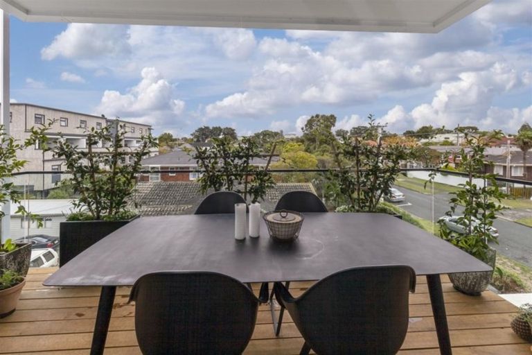 Photo of property in 201/8a Lake Pupuke Drive, Takapuna, Auckland, 0622