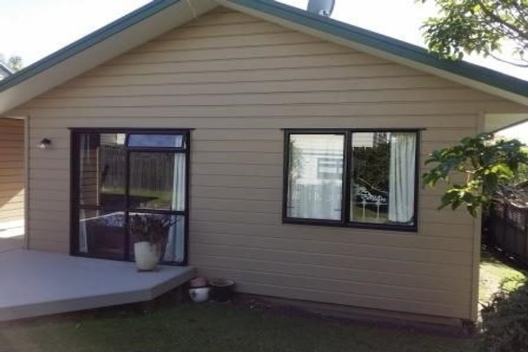 Photo of property in 14 Chablis Place, Henderson, Auckland, 0612