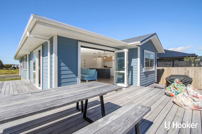 Photo of property in 4 Sandy Place, Waihi Beach, 3611