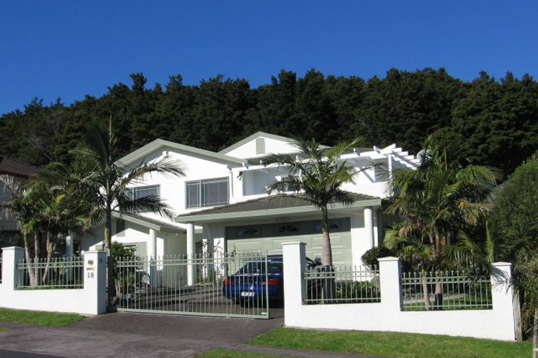 Photo of property in 18 Silkwood Grove, Totara Heights, Auckland, 2105