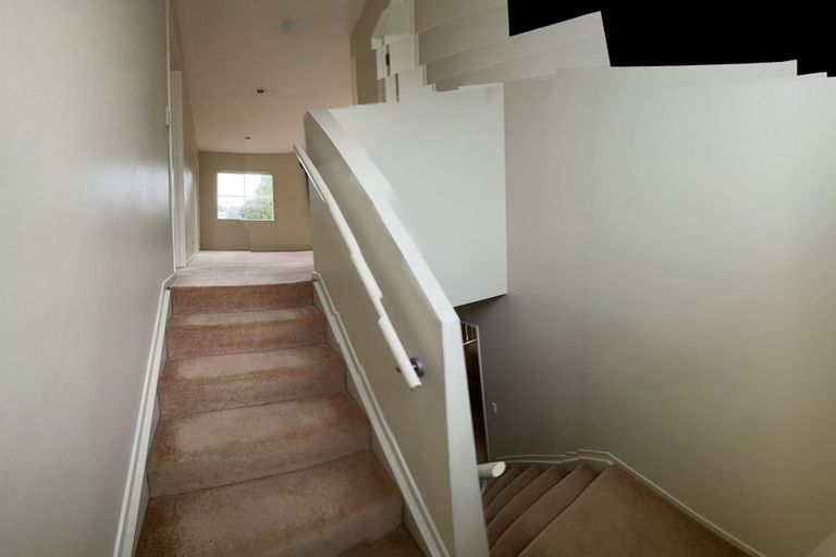 Photo of property in 1/1 Saint Clair Place, Browns Bay, Auckland, 0630