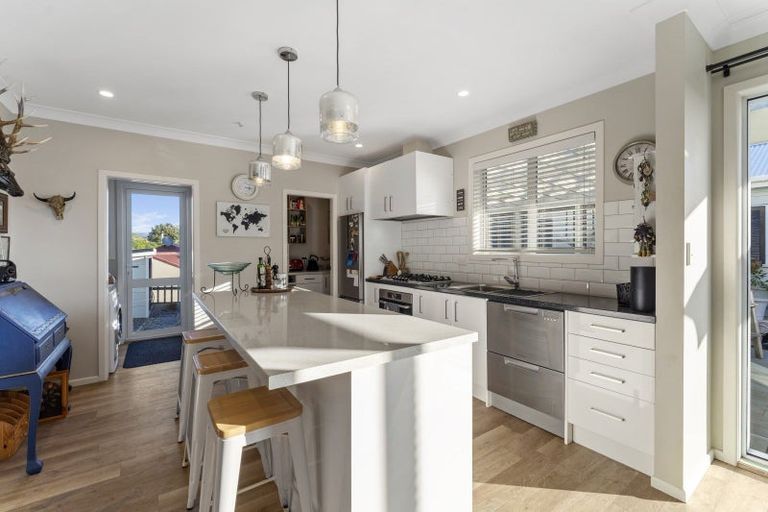 Photo of property in 39 Seagrass Place, Otaki Beach, Otaki, 5512