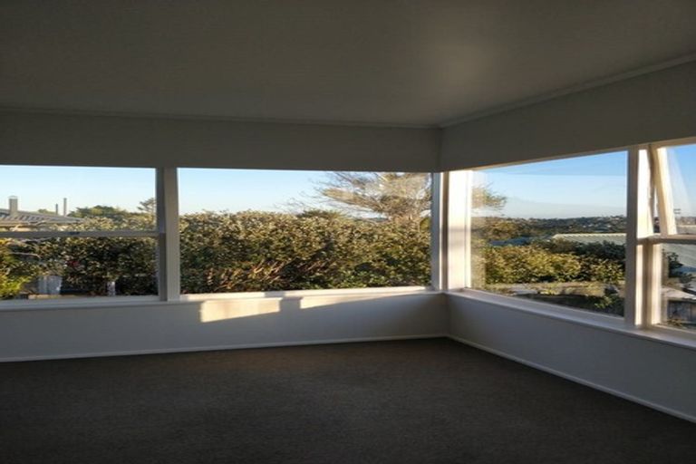 Photo of property in 2/6 Stanley Road, Glenfield, Auckland, 0629