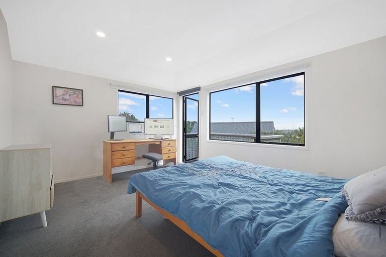 Photo of property in 74 Rhinevale Close, Henderson, Auckland, 0612