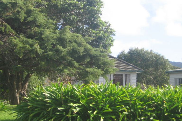 Photo of property in 18 Pokohiwi Road, Normandale, Lower Hutt, 5010