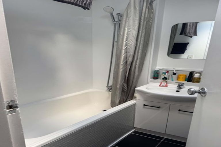 Photo of property in 4/8 Governor Road, Northland, Wellington, 6012