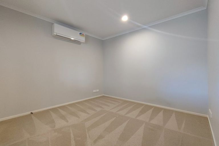 Photo of property in 4 Arthur Rolfe Lane, Swanson, Auckland, 0614