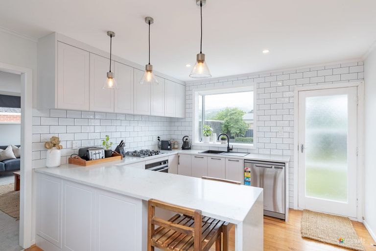 Photo of property in 6 Burns Grove, Trentham, Upper Hutt, 5018