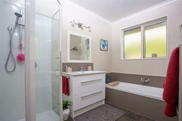 Photo of property in 21 Katania Heights, Brightwater, 7022