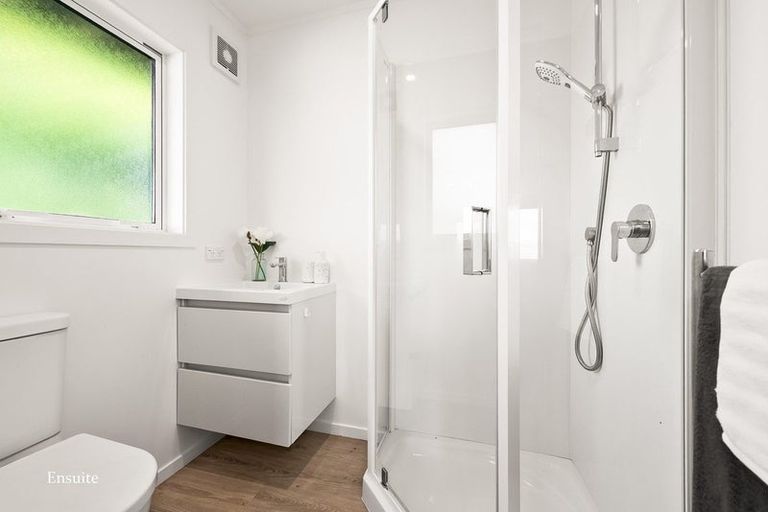 Photo of property in 60 Maungaraki Road, Korokoro, Lower Hutt, 5012