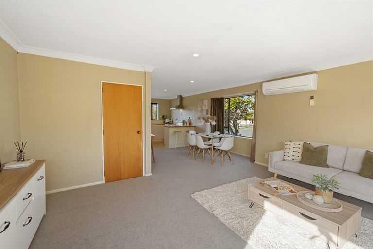 Photo of property in 2/15 Lowry Avenue, Redwood, Christchurch, 8051