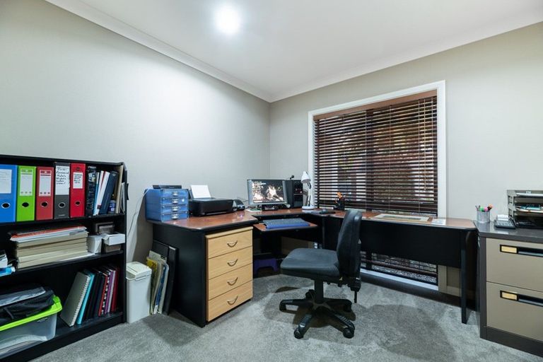 Photo of property in 2 Eyres Place, Ohauiti, Tauranga, 3112