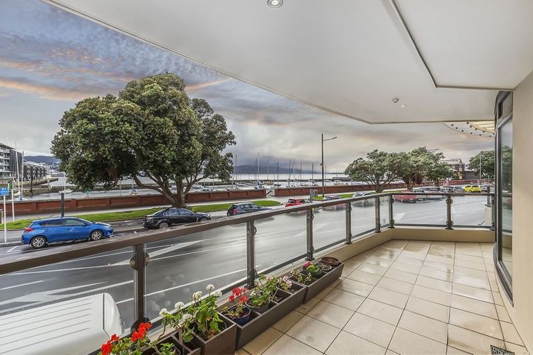 Photo of property in Semple House, 1b/84 Oriental Parade, Oriental Bay, Wellington, 6011