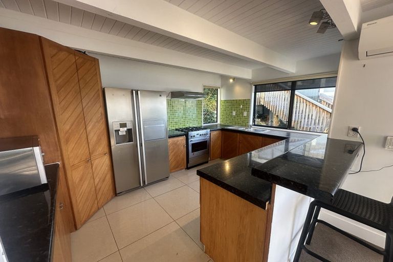 Photo of property in 92 Wynyard Crescent, Fernhill, Queenstown, 9300