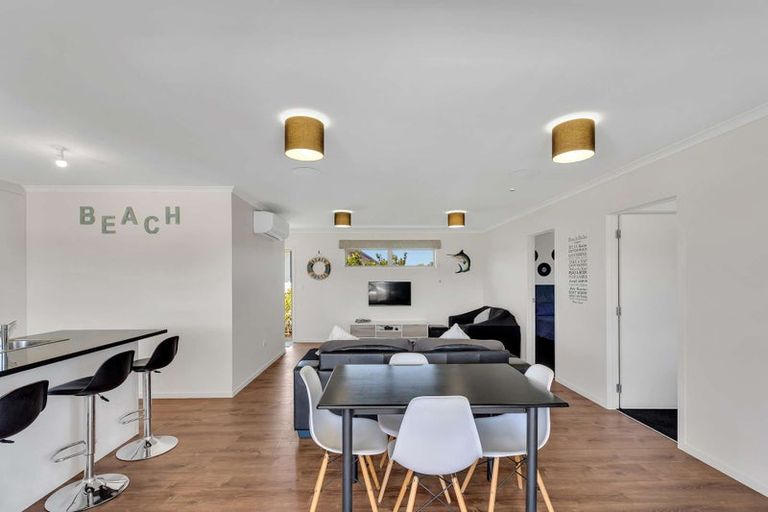 Photo of property in 112 Mahoe Place, Matarangi, Whitianga, 3592