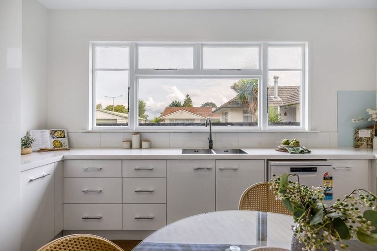 Photo of property in 1/207 Main North Road, Redwood, Christchurch, 8051