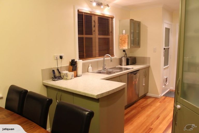 Photo of property in 6 Warren Street, Paparangi, Wellington, 6037