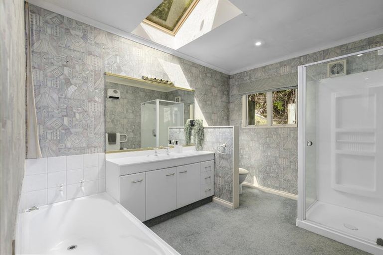 Photo of property in 233a Whites Line East, Waiwhetu, Lower Hutt, 5010