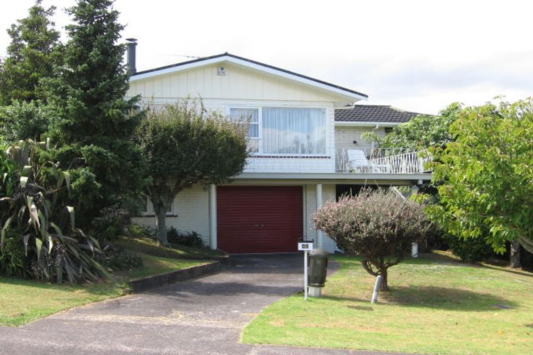 Photo of property in 42 La Rosa Street, Green Bay, Auckland, 0604