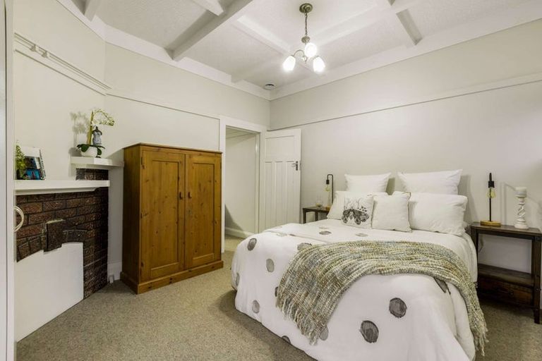 Photo of property in 19 Tirimoana Road, Te Atatu South, Auckland, 0602