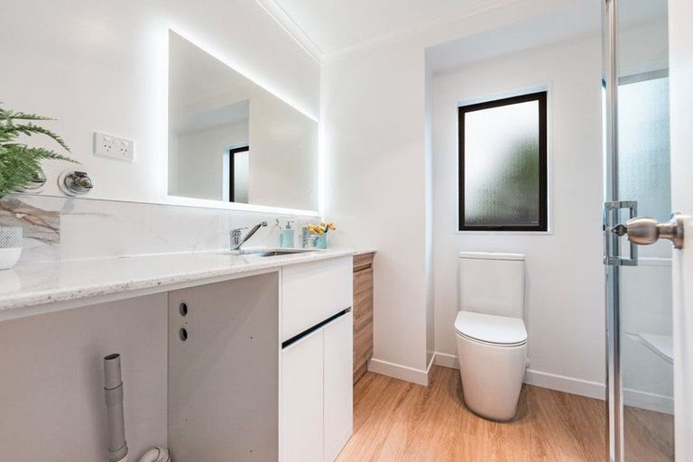 Photo of property in 11 Murillo Place, Henderson, Auckland, 0612