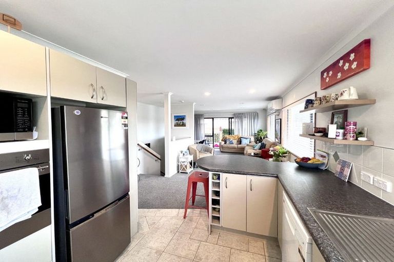 Photo of property in 29 Greenview Lane, Red Beach, 0932