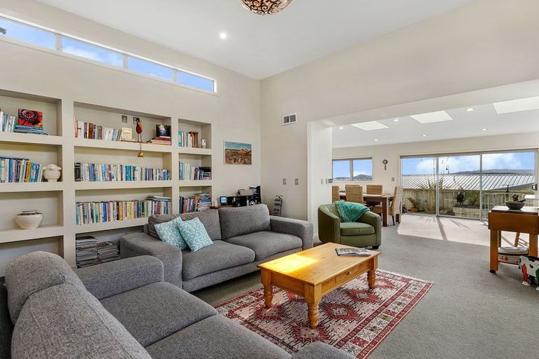 Photo of property in 2 Wangapeka Way, Aotea, Porirua, 5024