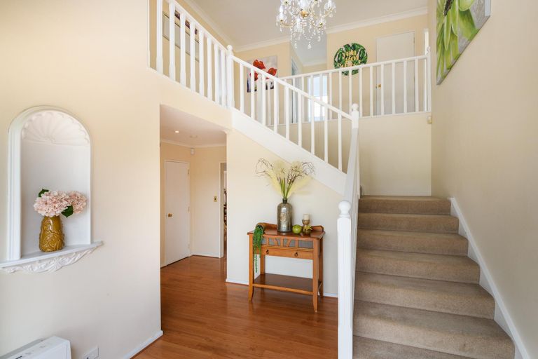 Photo of property in 2 Rosebank Avenue, Kelvin Grove, Palmerston North, 4414