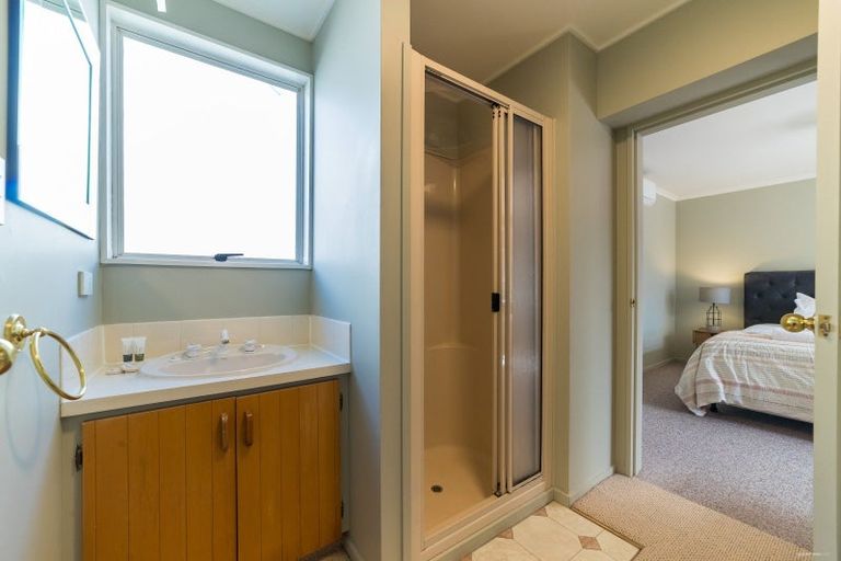 Photo of property in 141 Wynyard Crescent, Fernhill, Queenstown, 9300