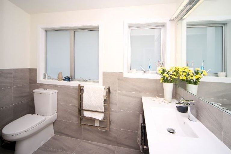 Photo of property in 48 Knightsbridge Drive, Forrest Hill, Auckland, 0620