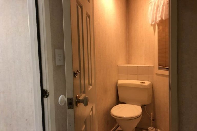 Photo of property in 28 Bayside Drive, Browns Bay, Auckland, 0630