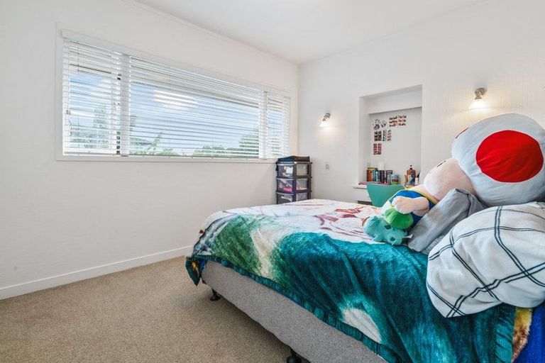 Photo of property in 27 Walpole Avenue, Hillpark, Auckland, 2102