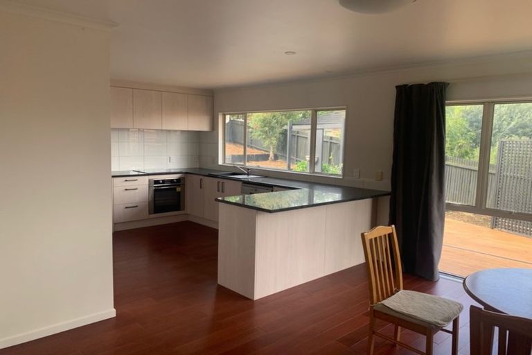 Photo of property in 28 Pukatea Avenue, Albany, Auckland, 0632