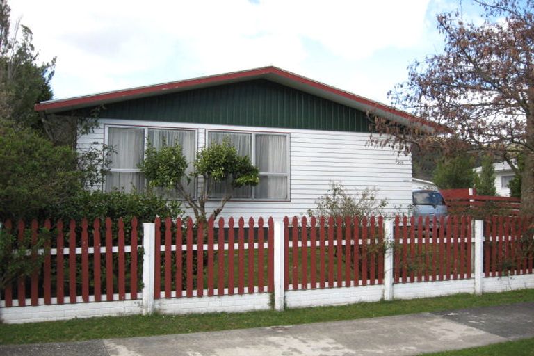Photo of property in 298 Wellington Road, Wainuiomata, Lower Hutt, 5014