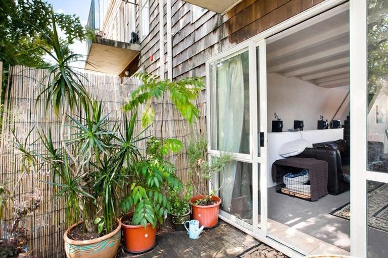 Photo of property in 8a Captain Scott Road, Glen Eden, Auckland, 0602