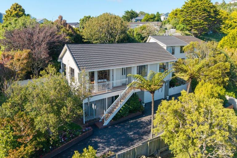 Photo of property in 8 Makatote Grove, Churton Park, Wellington, 6037