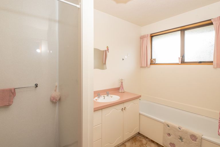 Photo of property in 5a Rolfe Place, Bishopdale, Christchurch, 8053