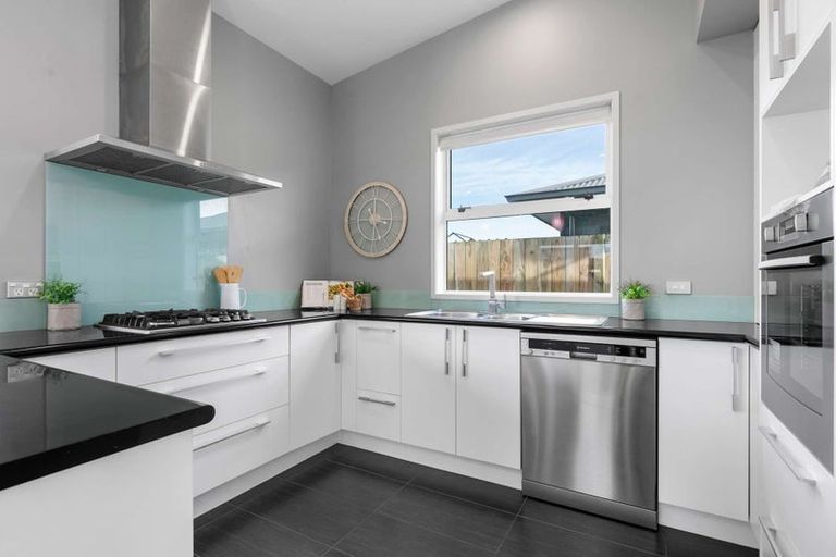 Photo of property in 16 Manuka Street, Papamoa Beach, Papamoa, 3118