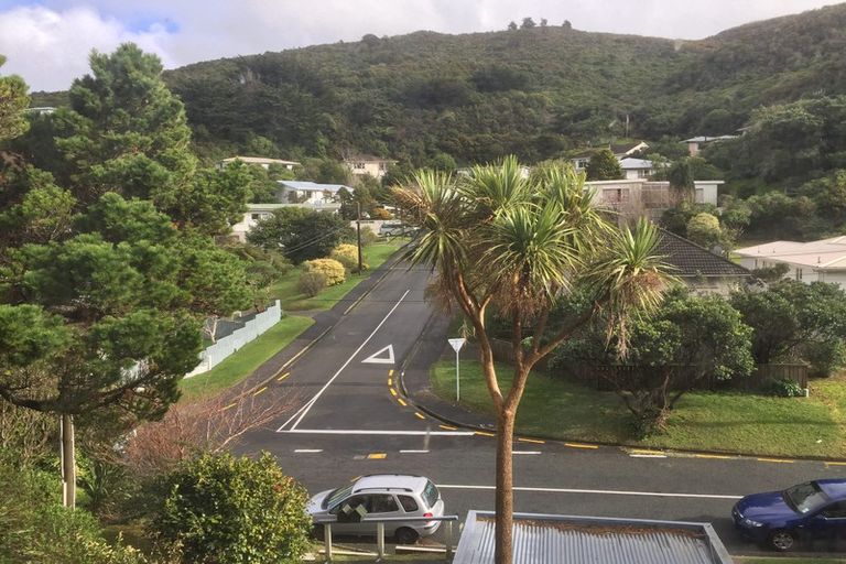 Photo of property in 132 Parkvale Road, Karori, Wellington, 6012