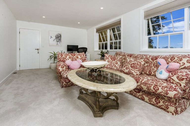 Photo of property in 40 Shakespeare Road, Milford, Auckland, 0620