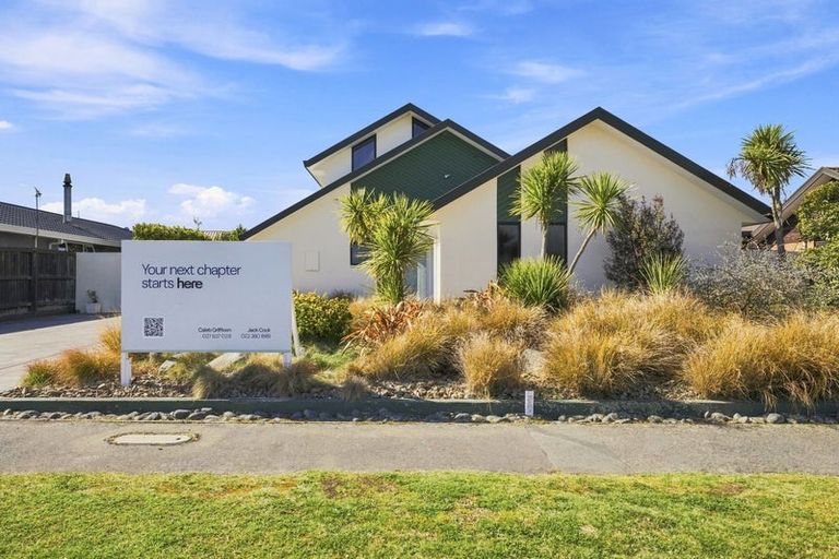 Photo of property in 52 Anglesea Avenue, Parklands, Christchurch, 8083