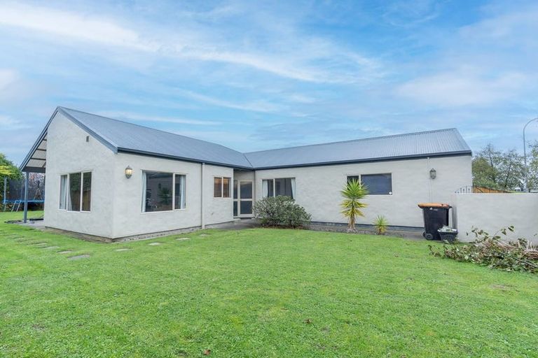 Photo of property in 10 Fernlea Avenue, Kelvin Grove, Palmerston North, 4414