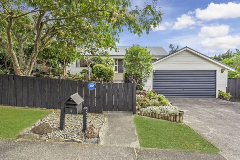 Photo of property in 8 Curacao Place, Half Moon Bay, Auckland, 2012