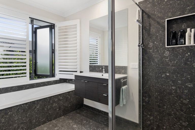 Photo of property in 37 Bert Wall Drive, Omokoroa, 3114