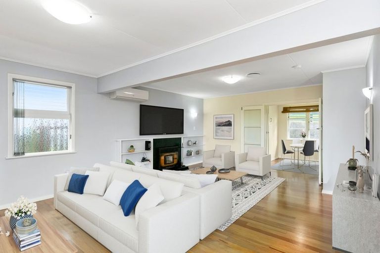 Photo of property in 61 Salford Street, Newlands, Wellington, 6037