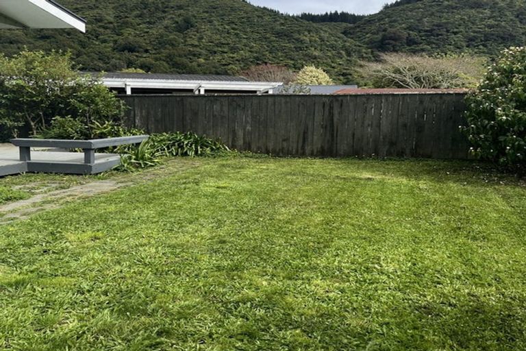 Photo of property in 9b Gemstone Drive, Birchville, Upper Hutt, 5018