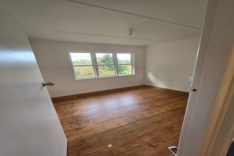 Photo of property in 17 Collingwood Road, Waiuku, 2123